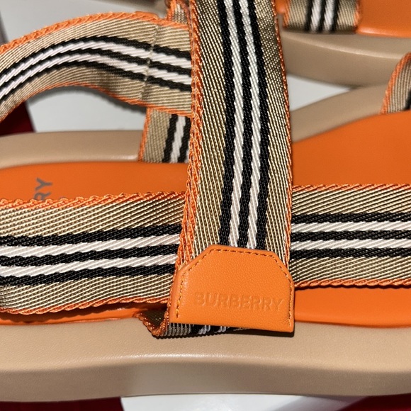 Burberry sandals - Picture 6 of 7